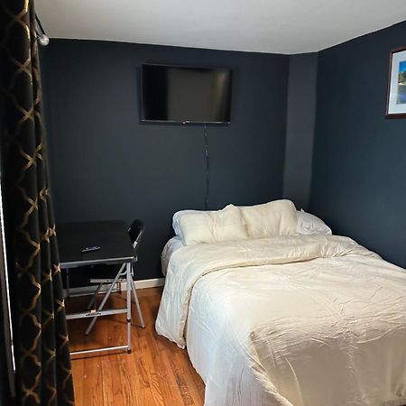 Fidelia Crystal Room, Queen Bed Minutes From Newark Liberty International Airport And Newark Penn Station Ирвингтон Экстерьер фото